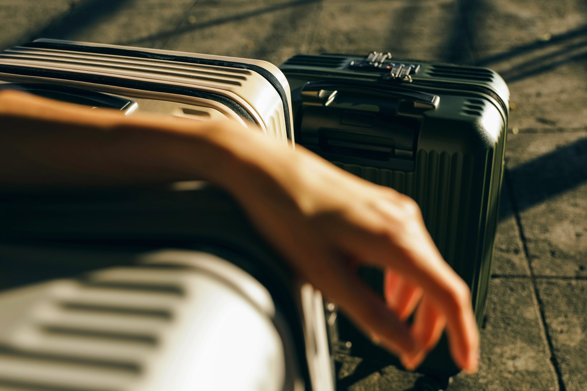 eminent-luggage-y_cczw0Uc6E-unsplash